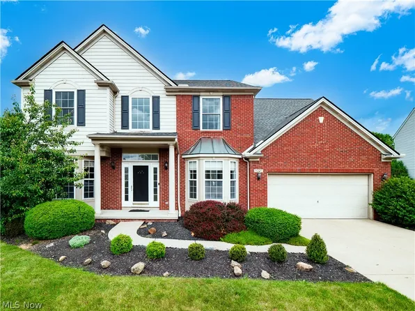 9205 King Ct, Olmsted Falls, OH 44138