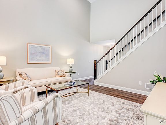 5th image of 22 C Stonham Pl #303