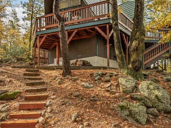 164 Rocky Point Rd, Lake Arrowhead, CA 92352
