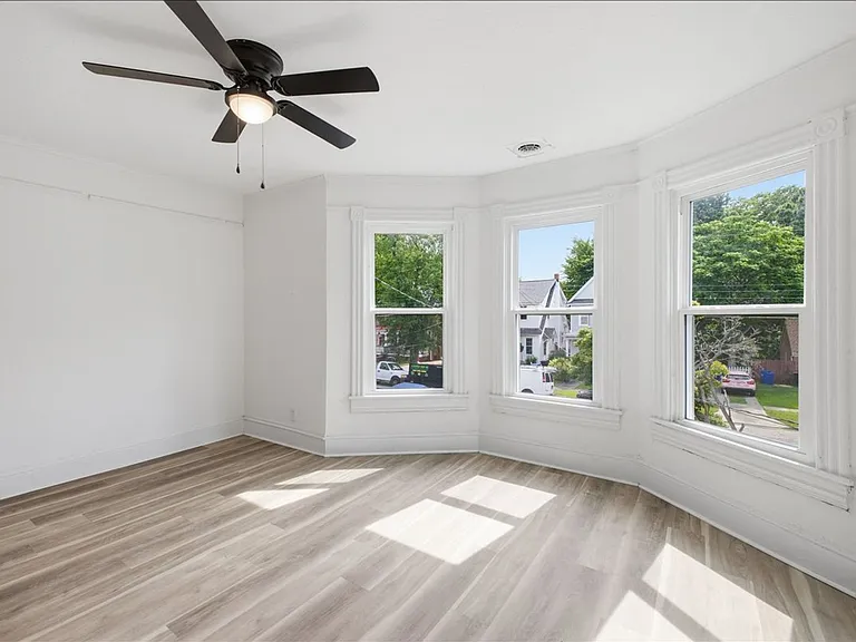 322 Florida Ave — Photo 16
