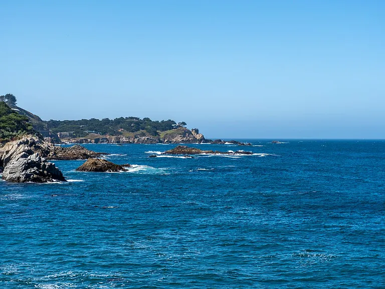100 Highway 1 — Photo 43