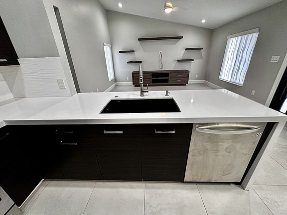 4th image of 1016 Olliff Way