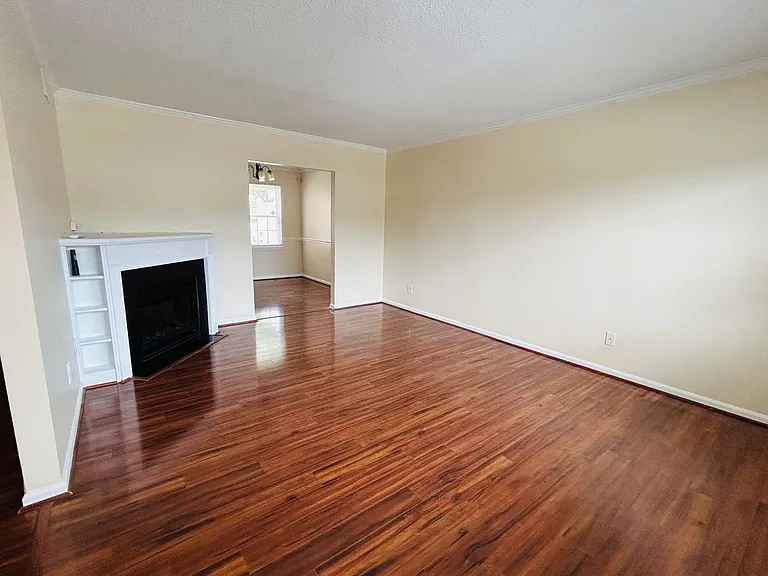 4725 Tower Rd — Photo 5