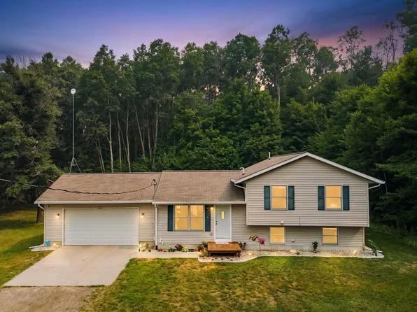 7485 E Tucker Lake Ln, Newaygo, MI 49337