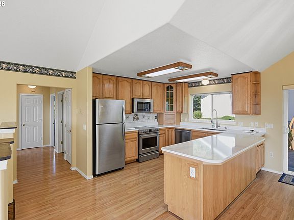 4th image of 755 Prefontaine Dr