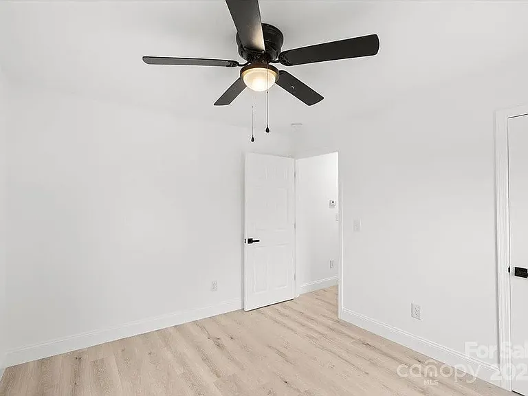 902 Grace St — Photo 12