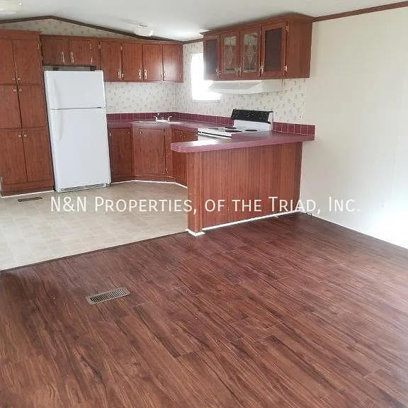 1079 Reynolds Rd #4 — Photo 4