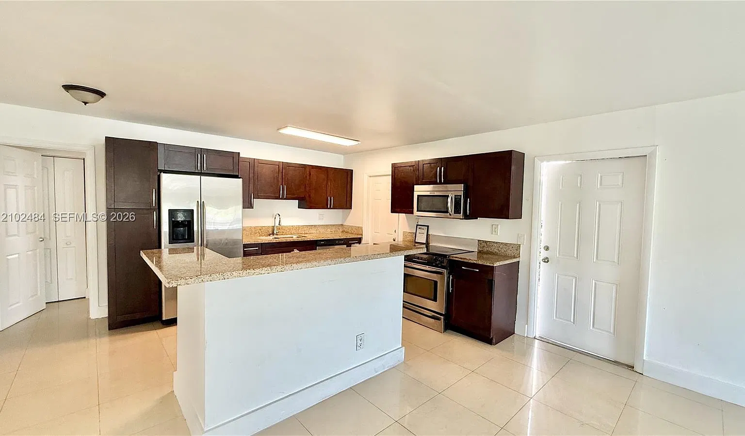 Riverside Condo — Photo 3