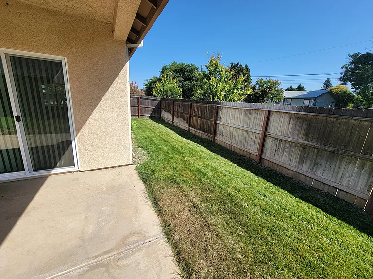 211 Danielson Ln — Photo 17
