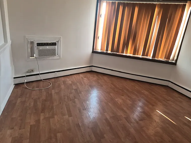 147 N 15th Ave #2W — Photo 8
