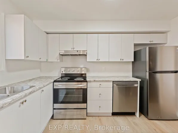 10 Kings Ct, Orillia, ON L3V 6S4