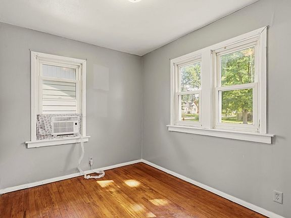 4th image of 217 Alice St