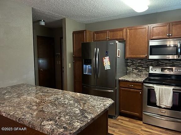 305 5th St W, Park River, ND 58270 | MLS #23-1560 | Zillow