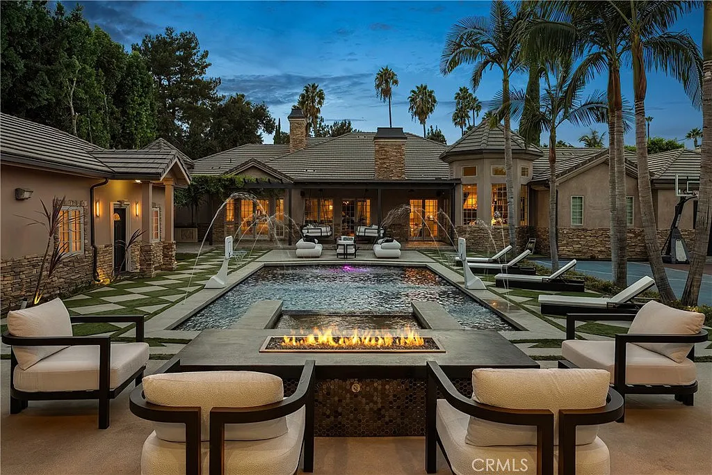 6 bed, 6900 sqft, $24,950 — Photo 1
