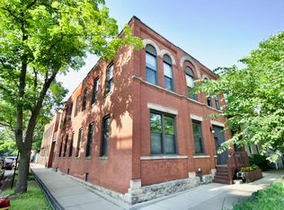 1846 W Henderson St, Chicago, IL 60657