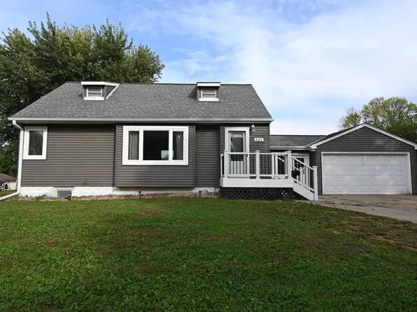 835 Sommerville St S, Shakopee, MN 55379