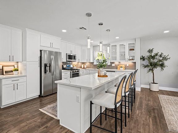 4th image of 10059 Estrella Dr