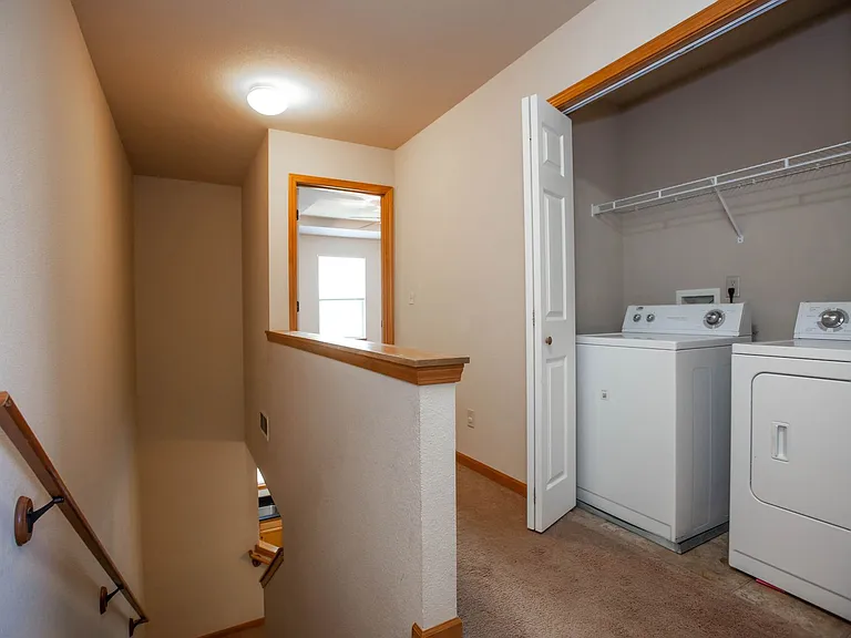 724 Oakbrook Pl — Photo 6