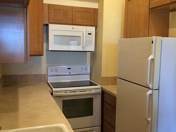 all appliances and high ceiling