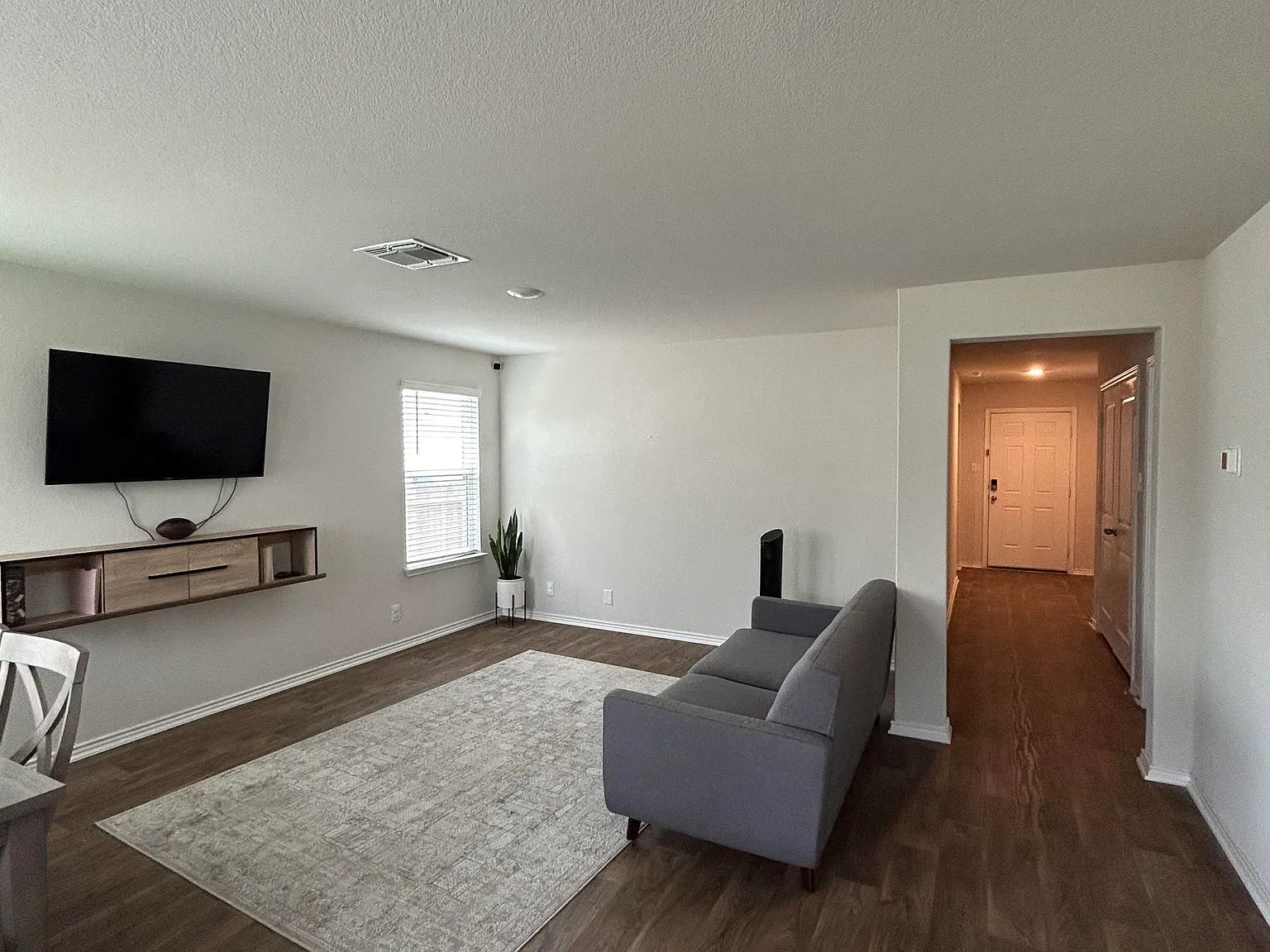 3 bed, 1307 sqft, $1,800 — Photo 4