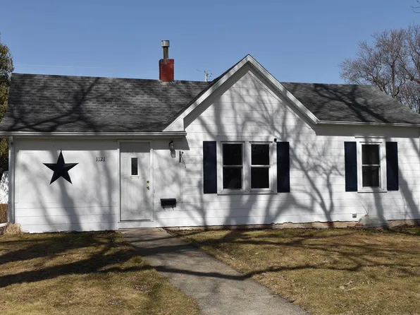 1121 Oak St, Osage, IA 50461