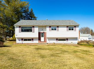 26 Ricky Ln, Poughkeepsie, NY 12601