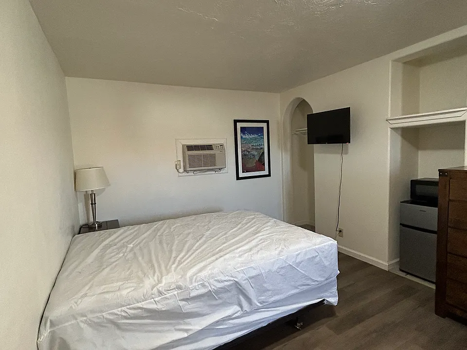 1302 N Date St #18