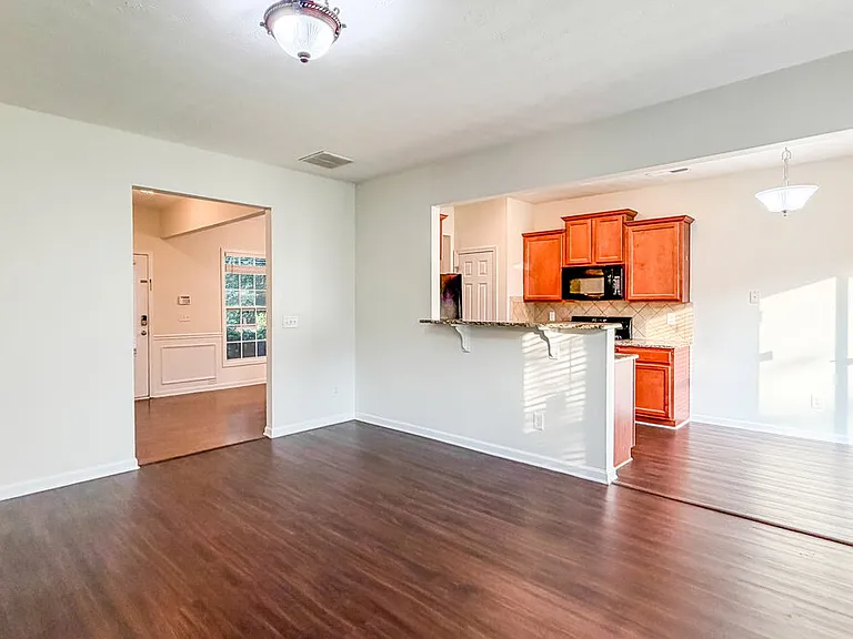 815 Forsythia Way — Photo 4