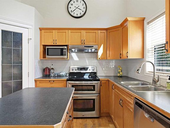 3rd image of 277 N Inglewood Grv SE