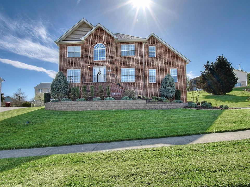 1st image of 219 Lee Carter Dr
