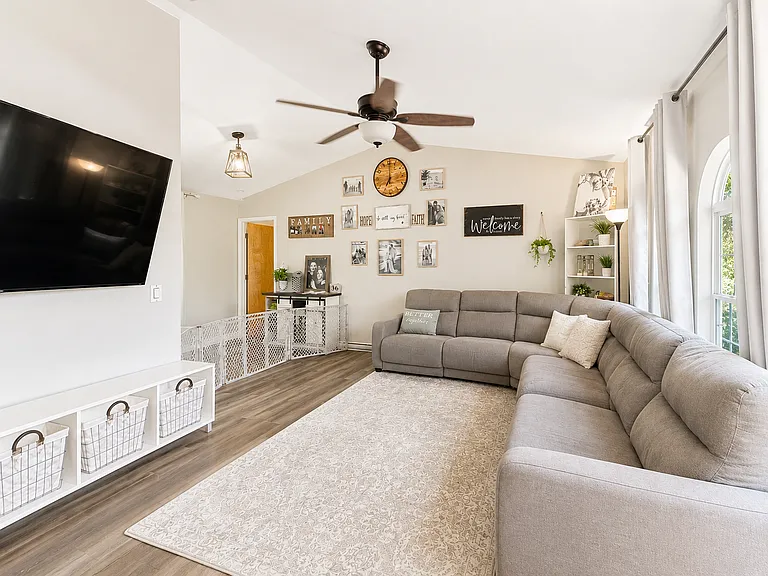 6232 Hoffman St — Photo 3