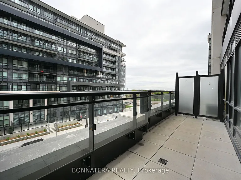 405 Dundas St W #319 — Photo 36