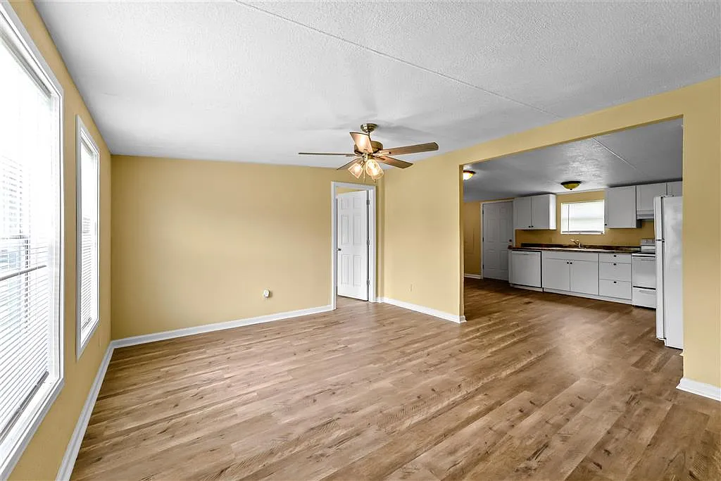 3 bed, 2.0 bath, 1352 sqft, $1,500 — Photo 3