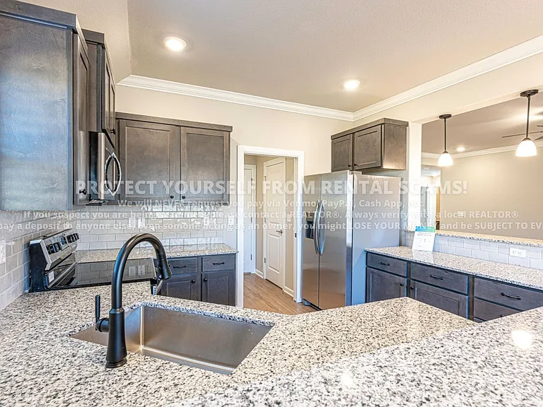 441 Peach Ave — Photo 6