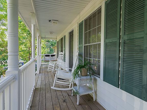 3rd image of 1026 Lake Claire Dr