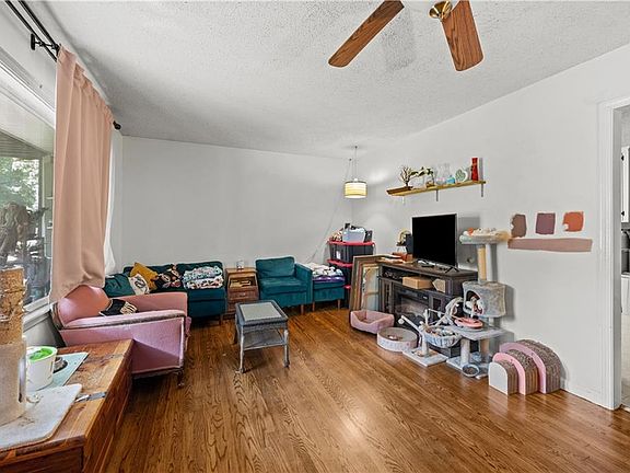 4th image of 7435 Reeds Ln