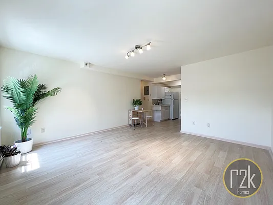 Rented by Realty 2000 Corp | media 16