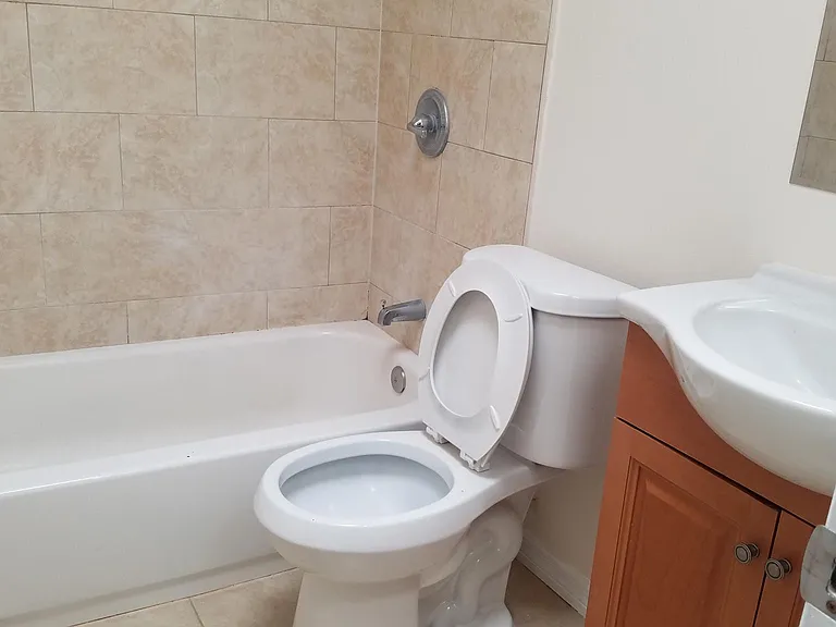 7708 Prato Ave — Photo 15