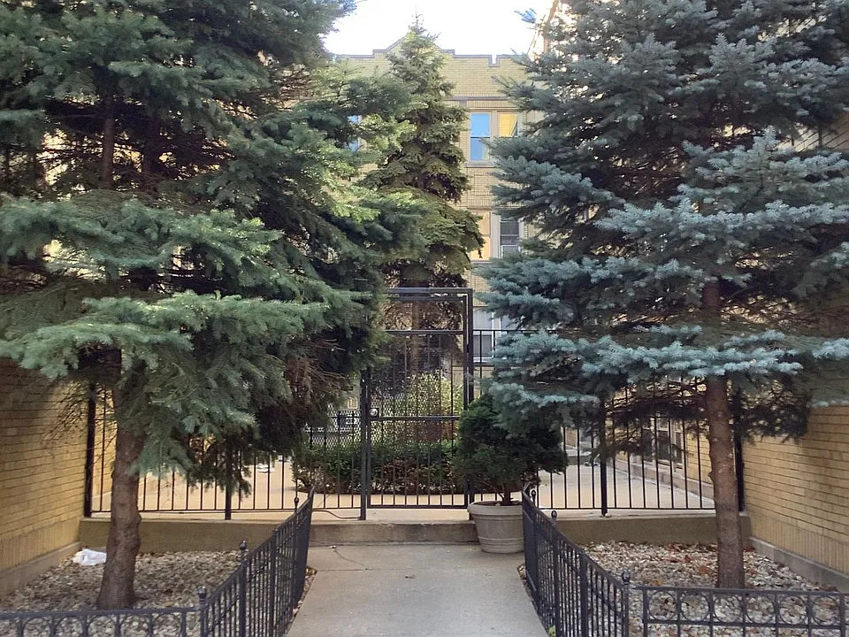 4823-29 W Addison
