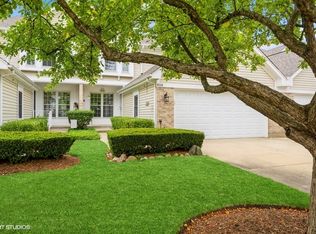 858 Stonebridge Ln, Crystal Lake, IL 60014