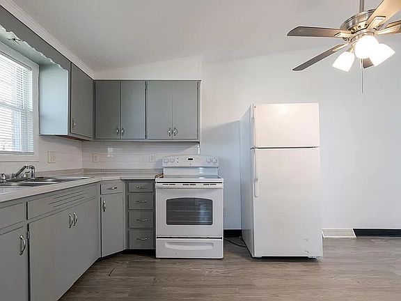 3rd image of 2129 1/2 S Scott Ave #A