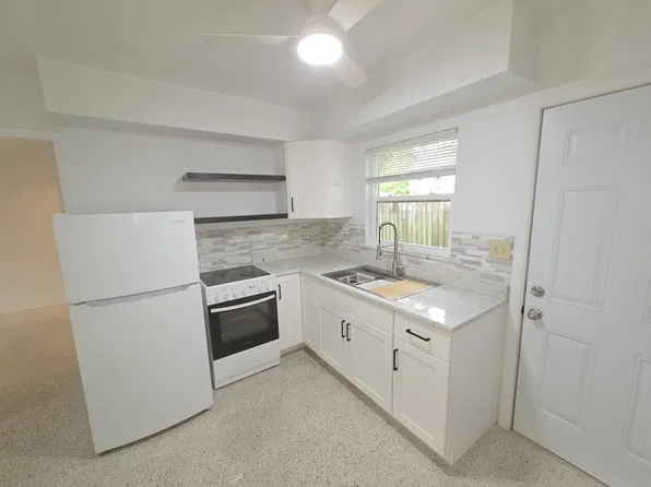 2825 50th St S APT 3, Gulfport, FL 33707