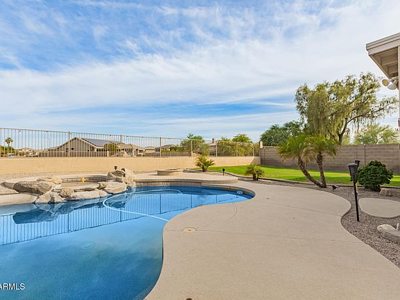 2nd image of 7449 W HONEYSUCKLE Drive