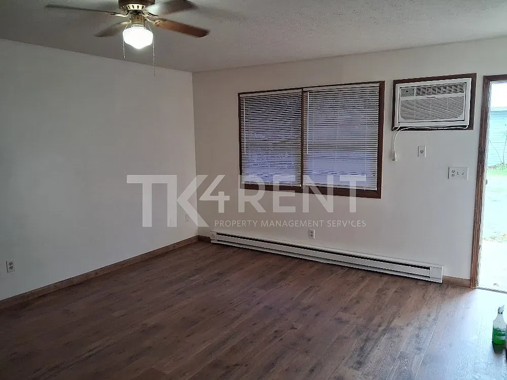 418 East Wood Street - 11 — Photo 1