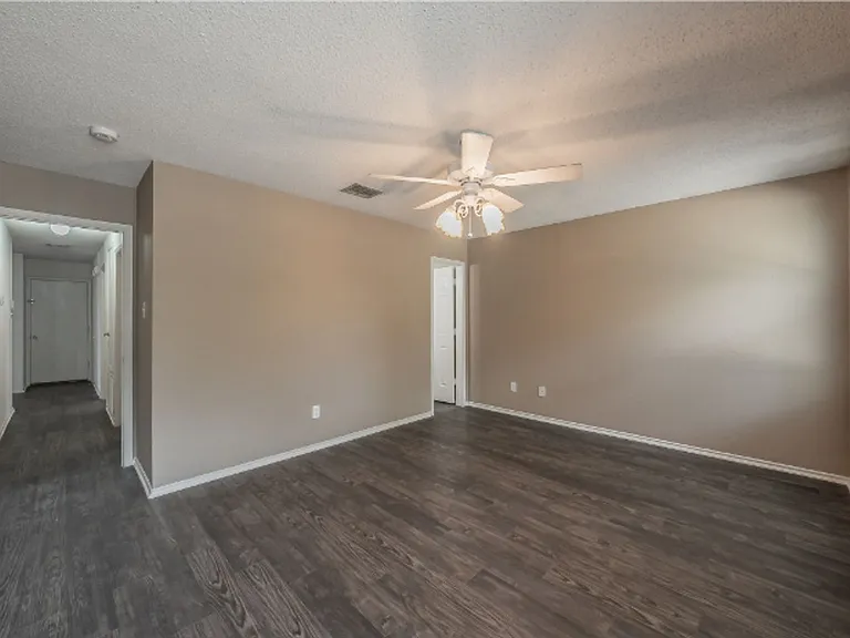 3327 Clydesdale Dr — Photo 24