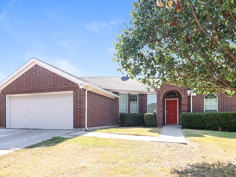 1206 Beacon Hill Dr — Photo 1