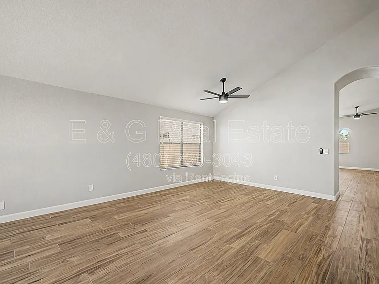 3015 S Woodruff — Photo 4