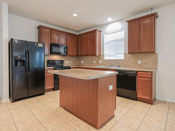 4th image of 8947 Oakwood Park
