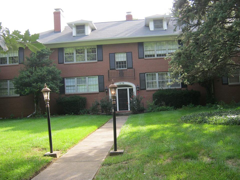 Front view from Cherokee Rd.