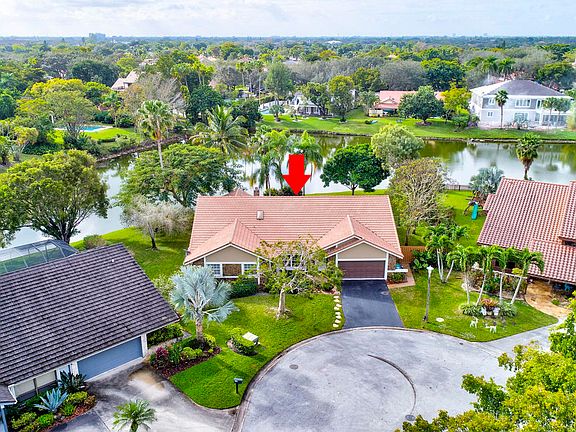 3rd image of 9868 NW 18th St